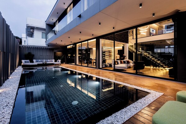 Pool - Modern Luxury Villa 5BR with Private Pool in Pattaya 1 Minutes to the Beach (เมืองพัทยา)
