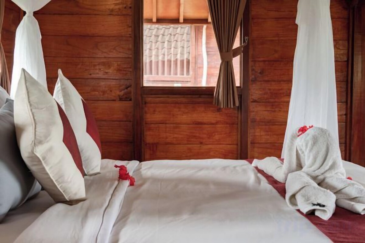 Free WiFi, bed sheets