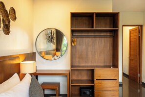 3 habitaciones y tabla de planchar con plancha 