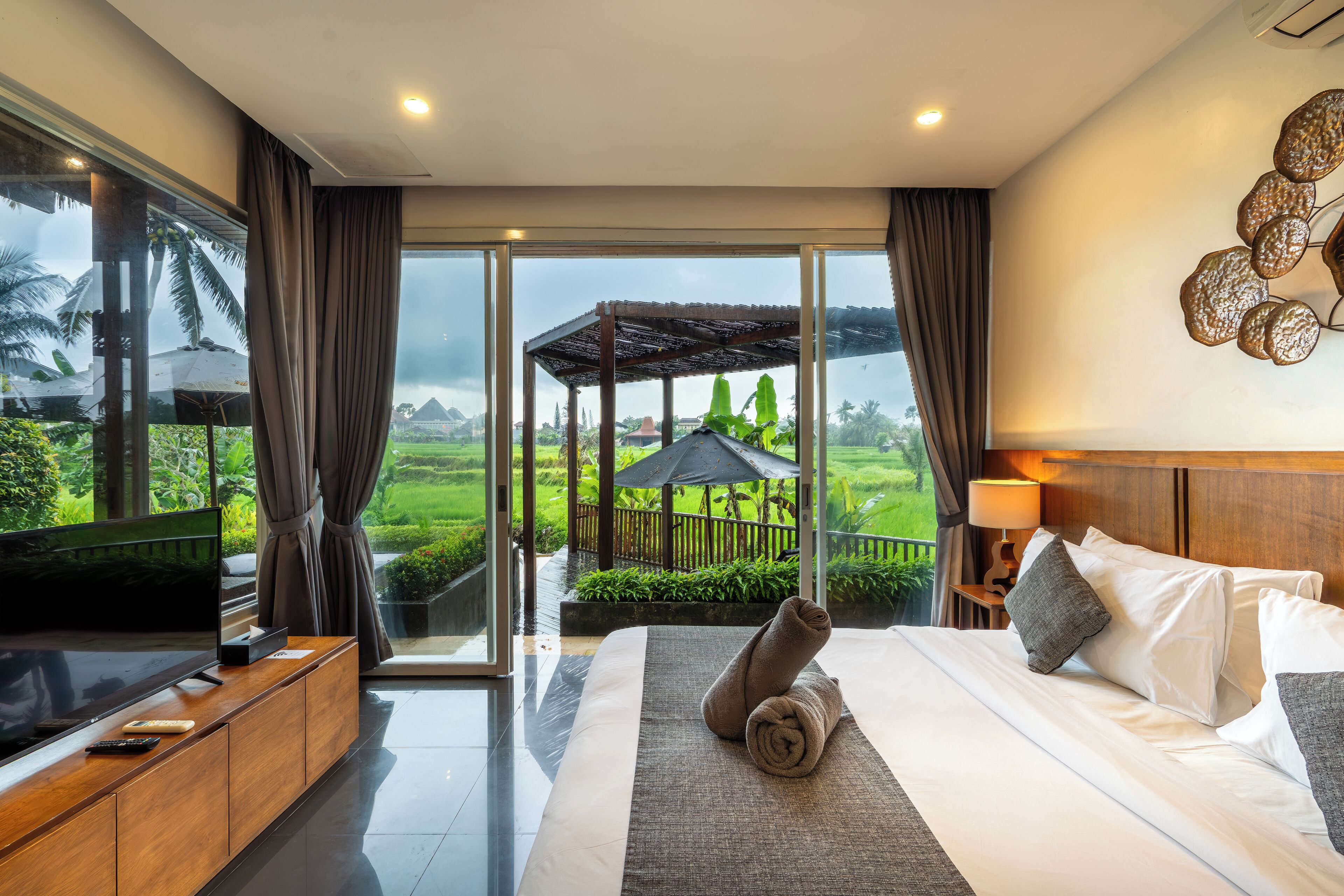 3 habitaciones y tabla de planchar con plancha 