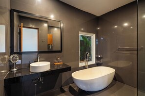 Luxury Villa | Bathroom - Coconut Grove Ubud Villa by Betterplace (Ubud)