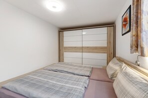 1 bedroom, free WiFi, bed sheets