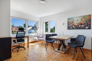 Interior - Holiday Home 'Haus In Davenstedt' with Private Terrace, Private Garden and Wi-Fi (Hannover)