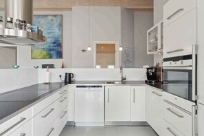 Geladeira, fogão, cooktop, lava-louças