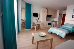 Free WiFi, bed sheets - Studio 'Ferienwohnung -1-' with Balcony and Wi-Fi (Freiburg im Breisgau)