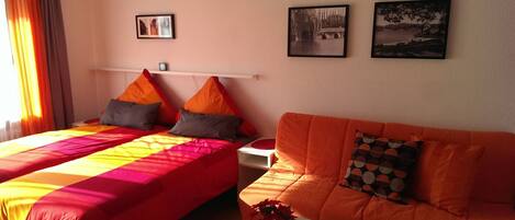 Free WiFi, bed sheets