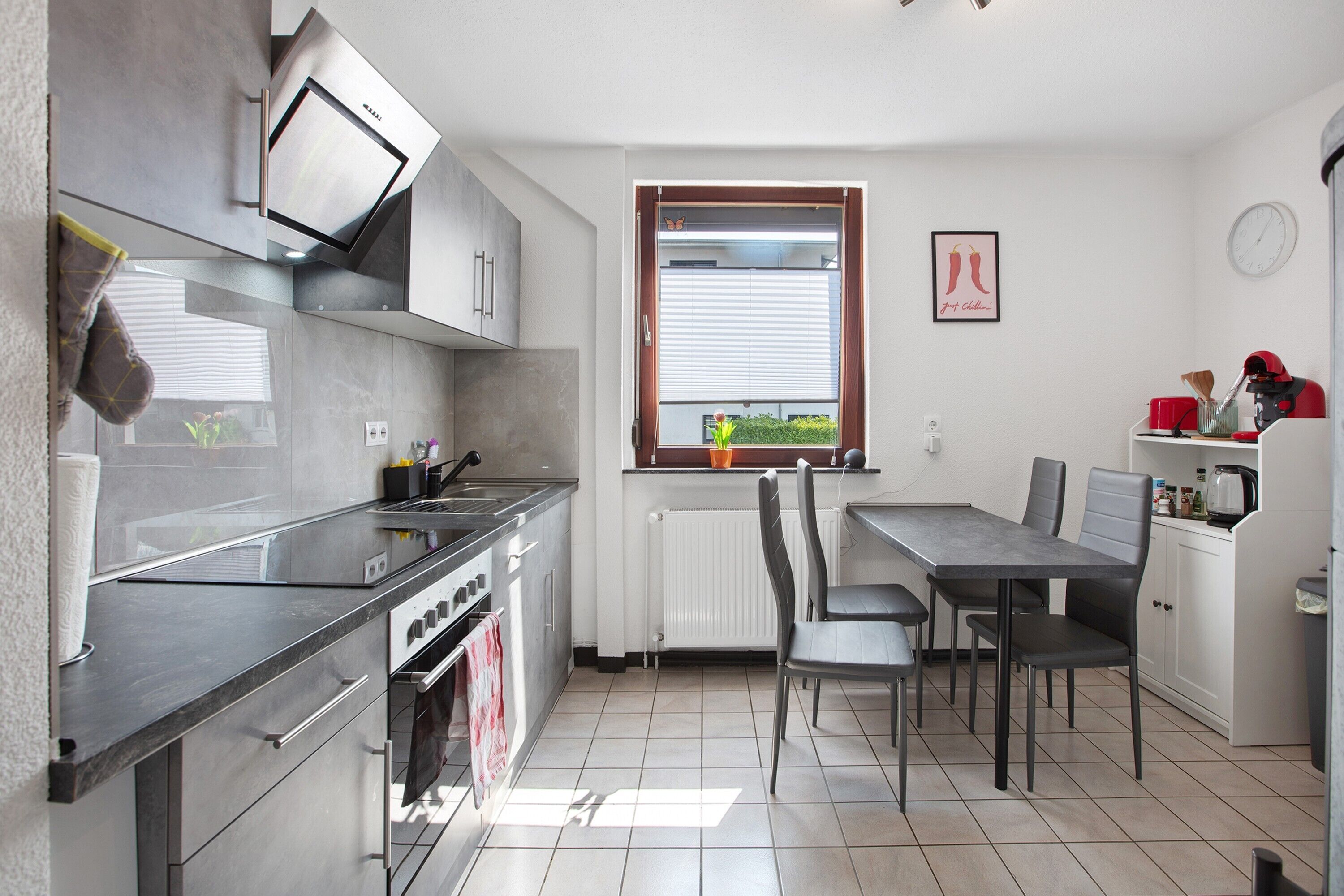 Fridge, oven, stovetop, dishwasher