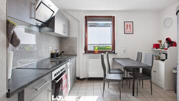 Kühlschrank, Ofen, Herdplatte, Geschirrspüler