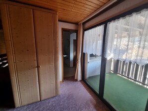 Interior - Room 'Doppelzimmer 3' with Mountain View, Balcony and Wi-Fi (Todtnau)