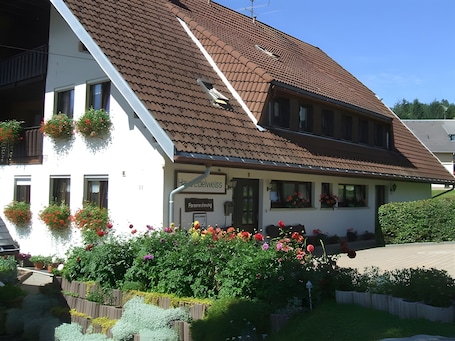 Exterior. Room 'Doppelzimmer 2' with Mountain View and Wi-Fi
