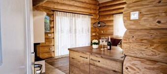 Chalet 'Leni' with Mountain Views, Private Terrace and Wi-Fi