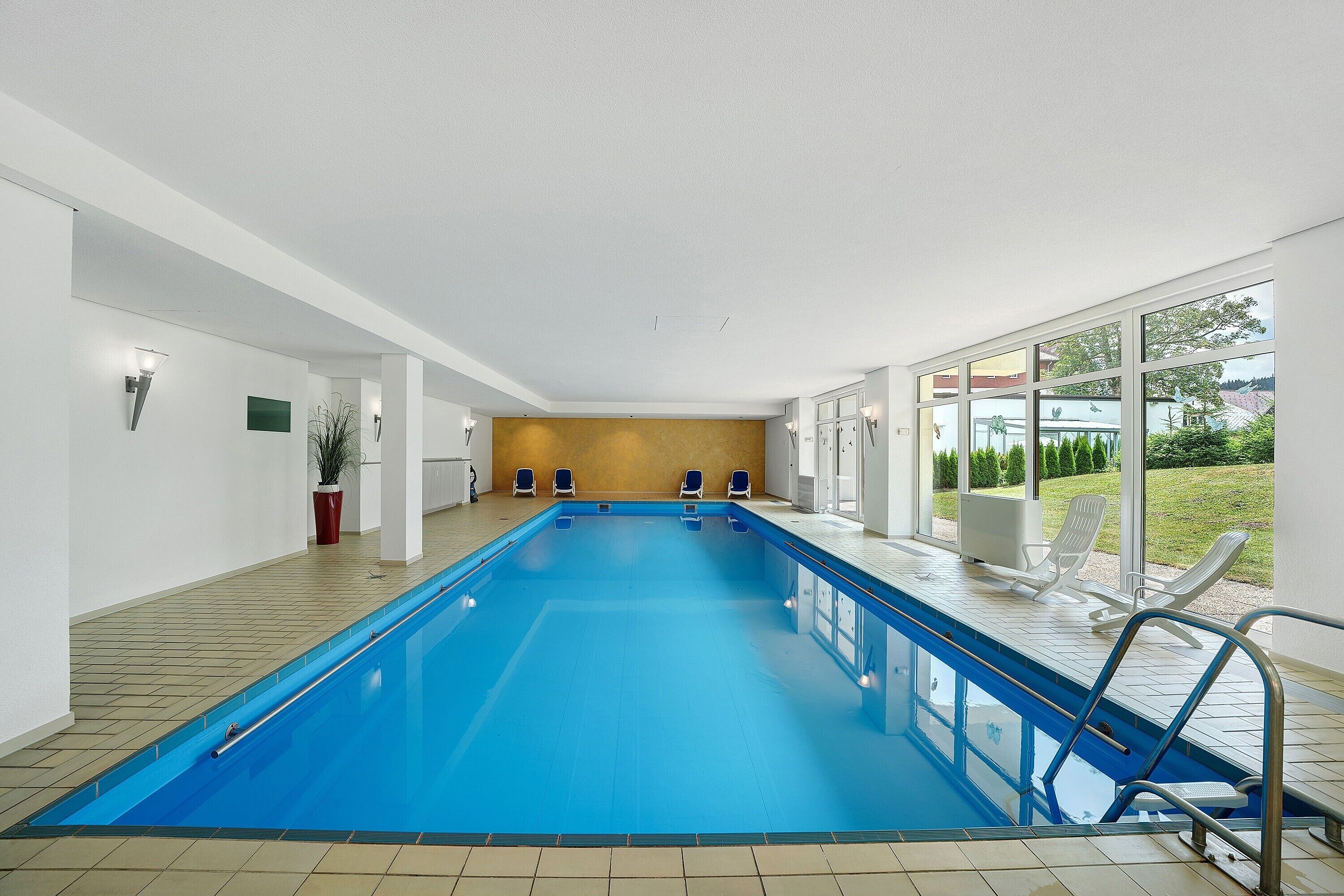 Piscina coperta, una piscina riscaldata