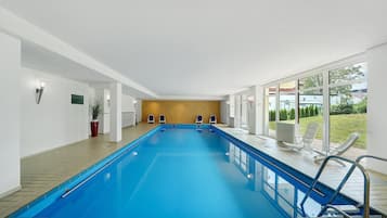 Piscina coperta, una piscina riscaldata