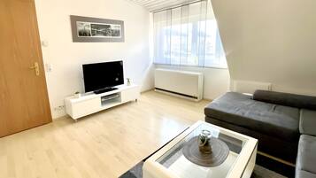 Fernseher, DVD-Player, Stereoanlage