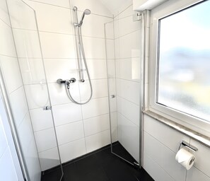 Bruser, hårtørrer, håndklæder