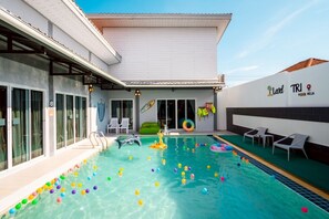 Private pool