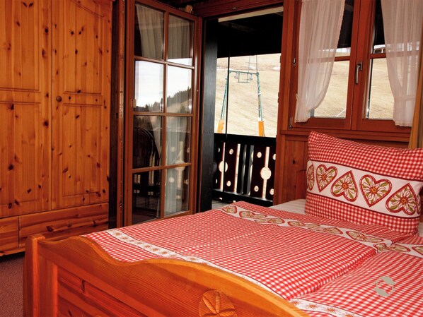 1 bedroom, free WiFi, bed sheets - 'Erlenbach' Apartment on the 2nd Floor for 2 Guests (Todtnau)