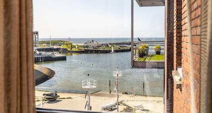 Harbor Retreat, Scheveningen