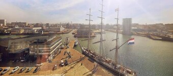 Moderno appartamento con vista sul porto a Scheveningen.