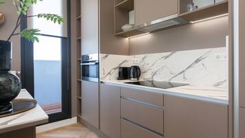 Fridge, microwave, stovetop, dishwasher