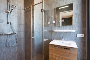 Suihku, hiustenkuivaaja