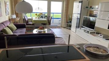 Fernseher, DVD-Player, Stereoanlage