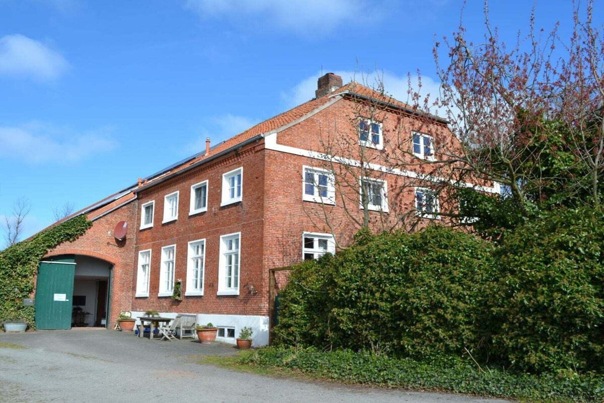 المنشأة من الخارج