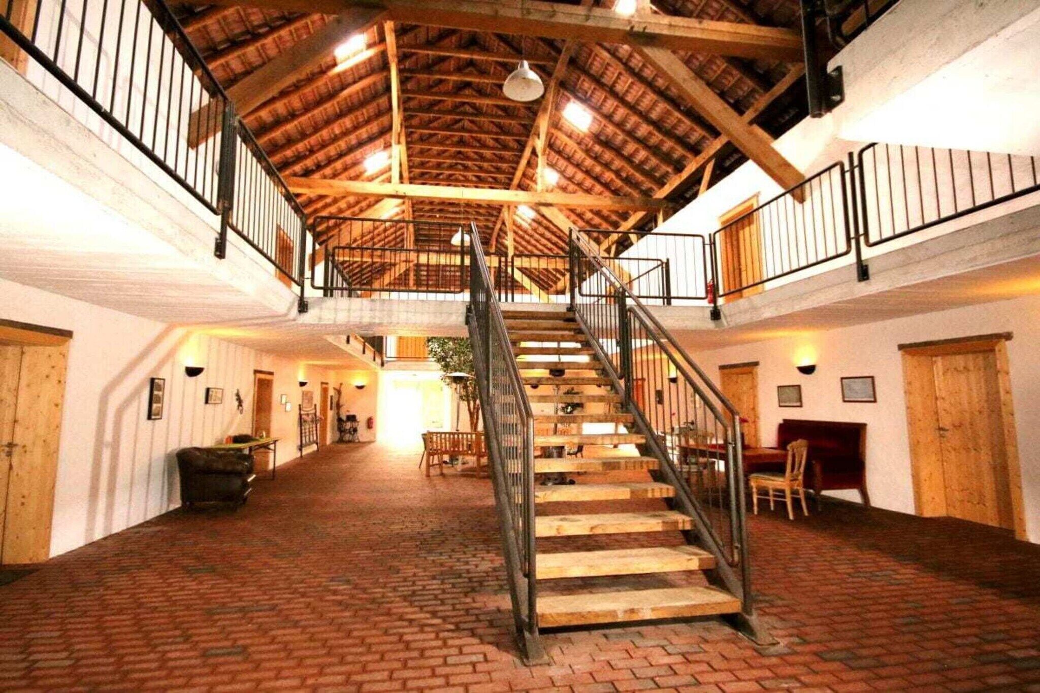 المنشأة من الداخل