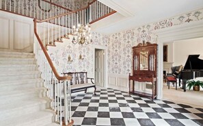 Interior - Huntington Hall, a historic Southern retreat with 5beds, pool and tennis court. (Manchester)
