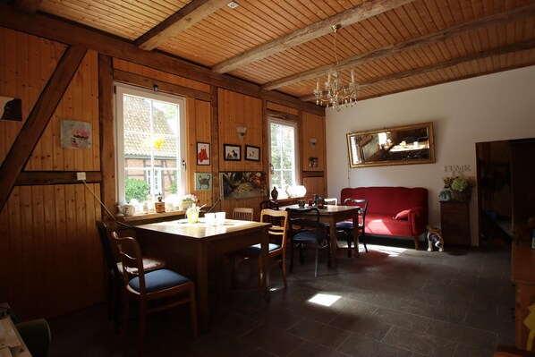 Deluxe Apartment, 2 Bedrooms | Dining - Ferienwohnung in Dorfmark (Bad Fallingbostel)