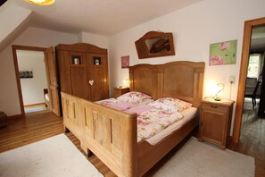 6 bedrooms, individually furnished