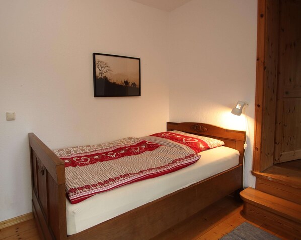 6 bedrooms, individually furnished