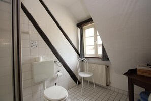 Comfort Apartment, 2 Bedrooms | Bathroom | Shower, hair dryer - Ferienwohnung in Dorfmark (Bad Fallingbostel)