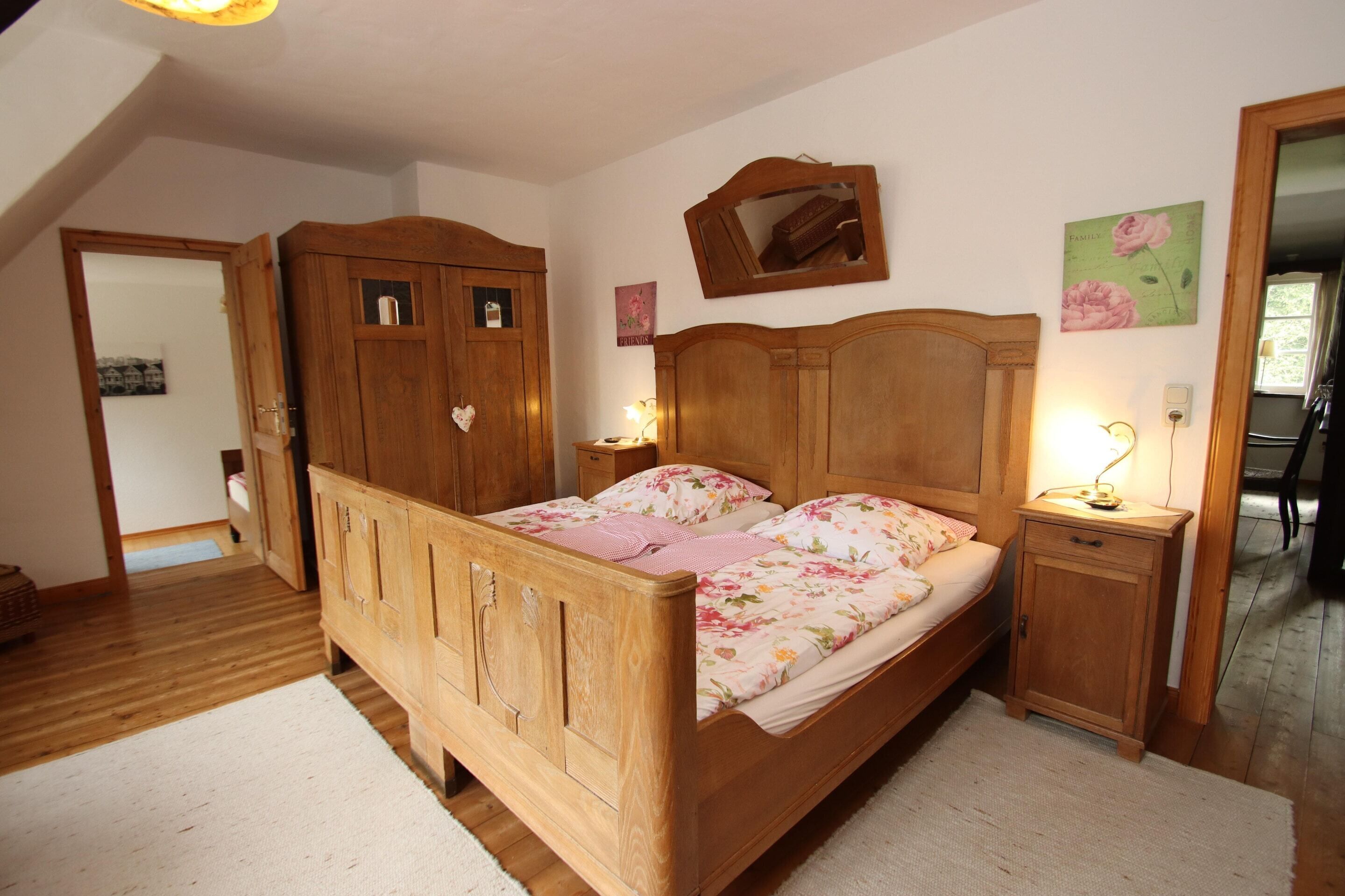 6 bedrooms, individually furnished