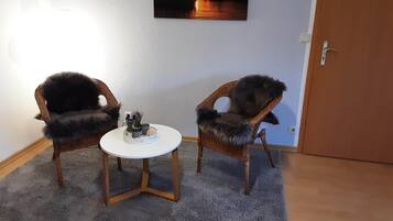 6 bedrooms, individually furnished