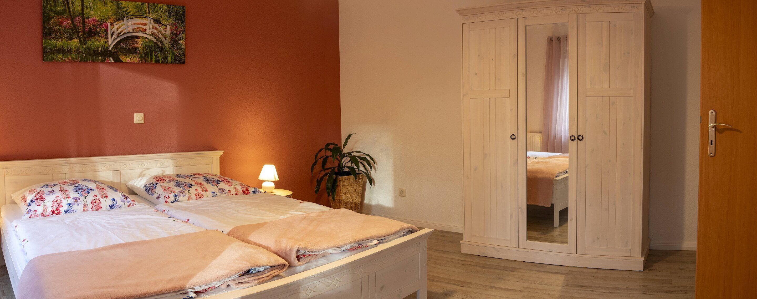 6 Schlafzimmer, individuell eingerichtet