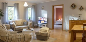 Classic Apartment, 3 Bedrooms | Living room | DVD player