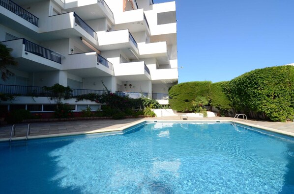 Departamento Confort, 4 habitaciones | Alberca | Alberca al aire libre