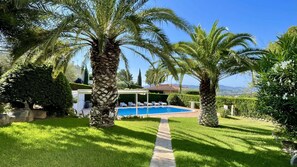 Deluxe Apartment, 3 Bedrooms | Garden - Apartment in Estartit Near Golf Course (Torroella de Montgrí)