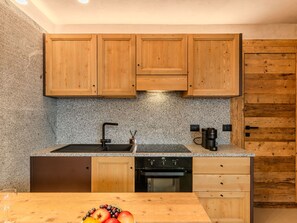 Fridge, oven, cookware/dishes/utensils