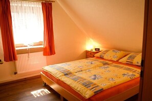 2 Schlafzimmer, Bügeleisen/Bügelbrett