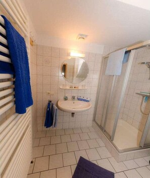 Shower - Marion's holiday home (Greetsiel)