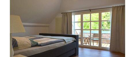 2 makuuhuonetta, silitysrauta/-lauta, vauvan matkasänky, ilmainen Wi-Fi