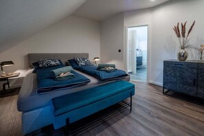 2 室のベッドルーム、WiFi (無料)、ベッドシーツ