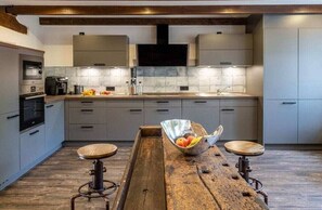 Fridge, microwave, oven, stovetop - Holiday apartment with 2 bedrooms (Tating)