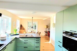 Refrigerador, horno, placa de cocina, lavavajillas