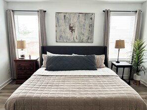 3 bedrooms, desk, iron/ironing board, free WiFi - Comfort & Privacy Near Huntsville Hotspots (Huntsville)