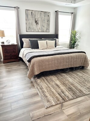 3 室のベッドルーム、デスク、アイロン / アイロン台、WiFi (無料)