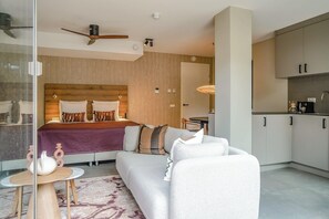Iron/ironing board, free WiFi - Sustainable Stay with Terrace (Den Haag)