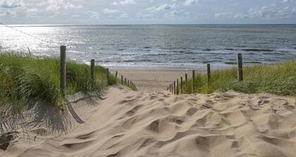 Modern Stay in Historic Delft